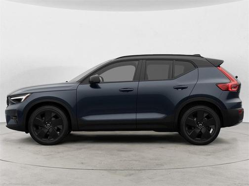 2026 Volvo XC40 B5 Ultra Black Edition