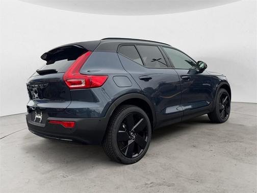 2026 Volvo XC40 B5 Ultra Black Edition