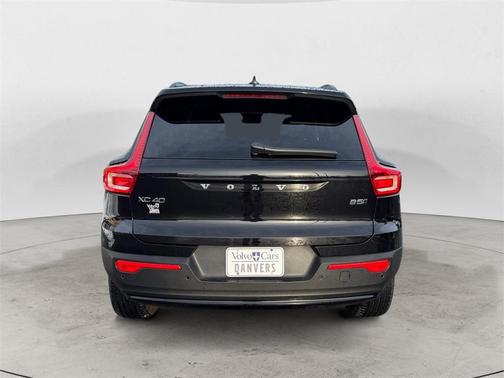 2025 Volvo XC40 B5 Plus Dark Theme