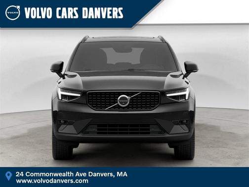 2025 Volvo XC40 B5 Plus Dark Theme