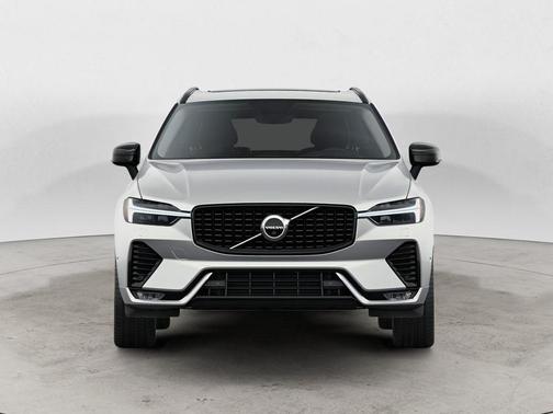 Silver 2023 Volvo XC60 B5 Plus Dark Theme
