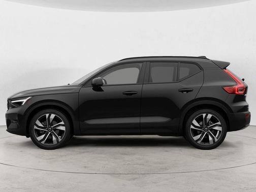 2026 Volvo XC40 B5 Ultra