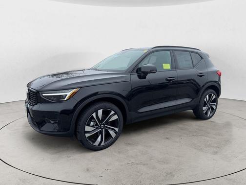 Onyx Black 2026 Volvo XC40 B5 Ultra