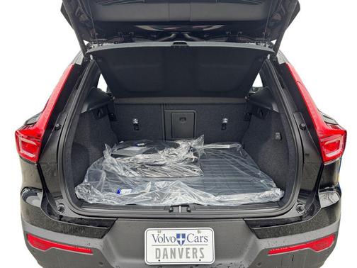 Onyx Black 2026 Volvo XC40 B5 Ultra