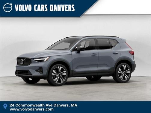 2023 Volvo XC40 B5 Ultimate Dark Theme