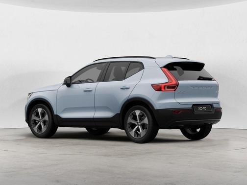 Cloud 9 White 2026 Volvo XC40 B5 Plus