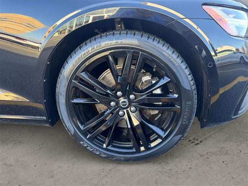 2024 Volvo S60 B5 Plus Black Edition