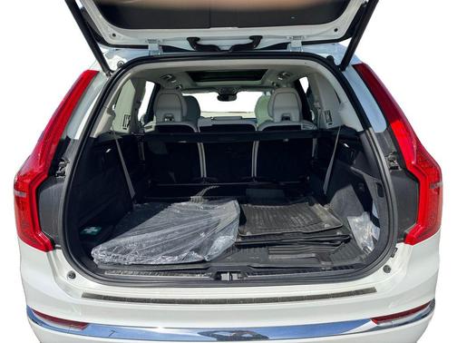 Crystal White 2023 Volvo XC90 B5 Plus