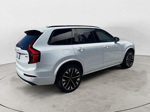 Crystal White 2026 Volvo XC90 B6 Ultra Dark Theme 7-Seater