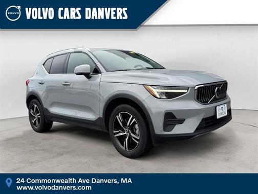 2025 Volvo XC40 B5 Core Bright Theme