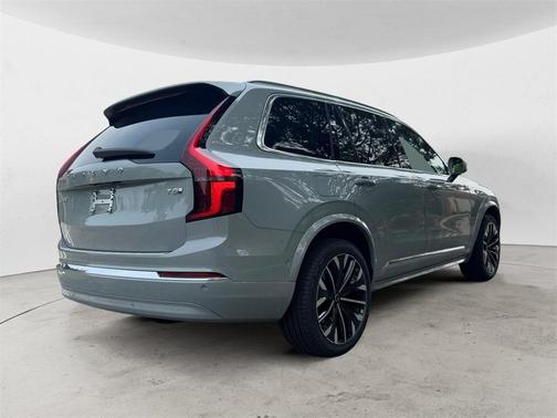 2026 Volvo XC90 T8 ULTRA 6-SEATER