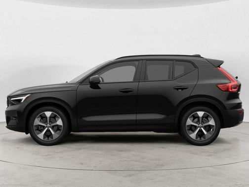 Onyx Black 2026 Volvo XC40 B5 Plus