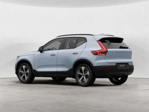 2026 Volvo XC40 B5 Plus