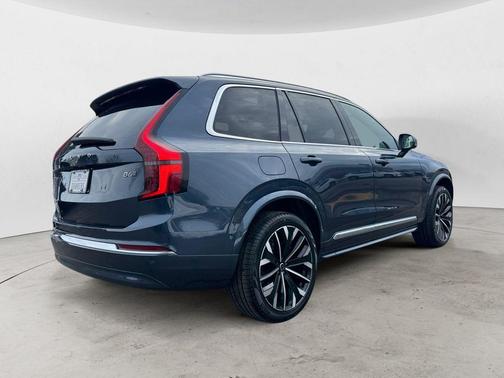 2025 Volvo XC90 B6 Plus 7-Seater