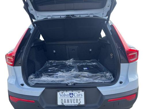 2026 Volvo XC40 B5 Ultra