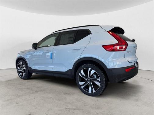 2026 Volvo XC40 B5 Ultra