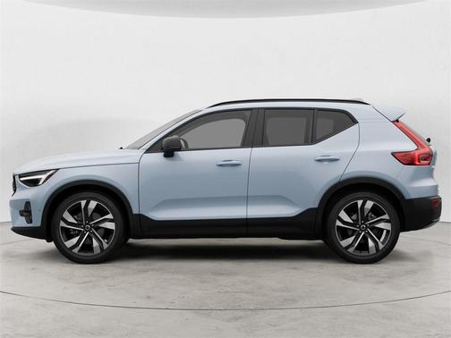 2026 Volvo XC40 B5 Ultra