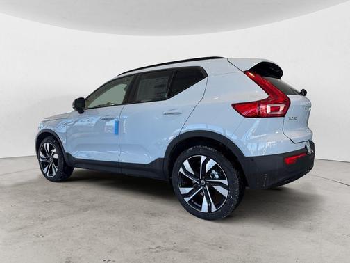 2026 Volvo XC40 B5 Ultra