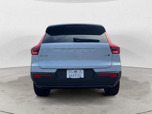 2026 Volvo XC40 B5 Ultra