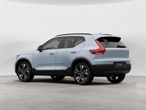 2026 Volvo XC40 B5 Ultra