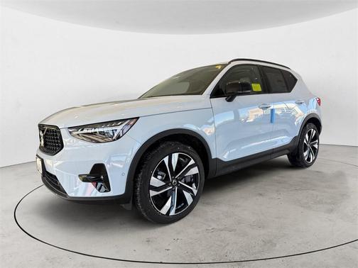 2026 Volvo XC40 B5 Ultra