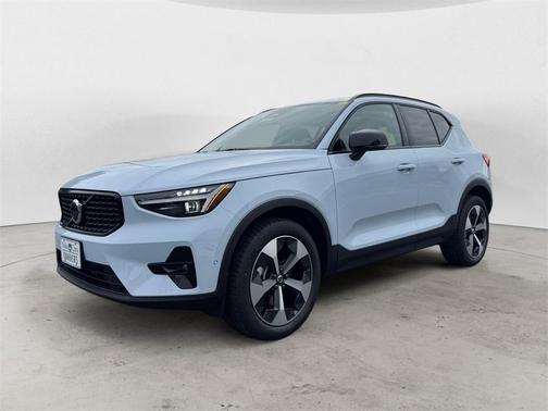 2026 Volvo XC40 B5 Plus