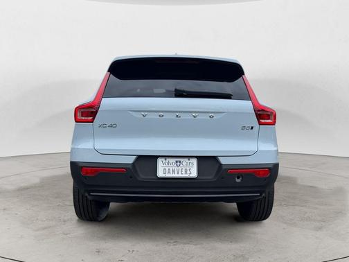 2026 Volvo XC40 B5 Plus