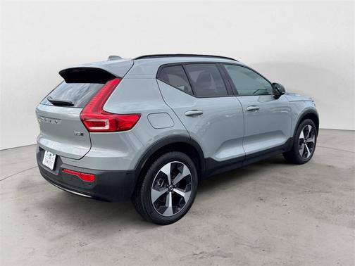 2025 Volvo XC40 B5 Plus Dark Theme