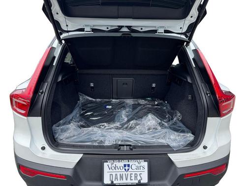 Crystal White 2026 Volvo XC40 B5 Ultra Black Edition