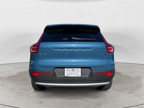 2025 Volvo XC40 B5 Core Bright Theme