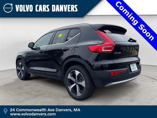2025 Volvo XC40 B5 Plus Bright Theme