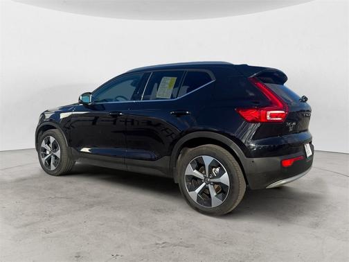 2025 Volvo XC40 B5 Plus Bright Theme