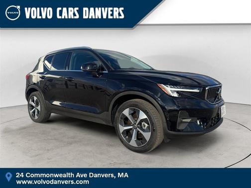 2025 Volvo XC40 B5 Plus Bright Theme