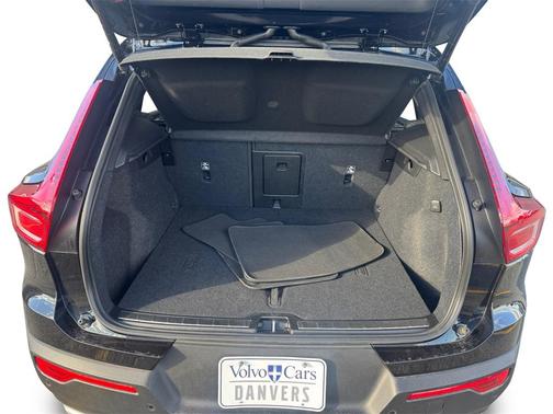 2025 Volvo XC40 B5 Plus Bright Theme