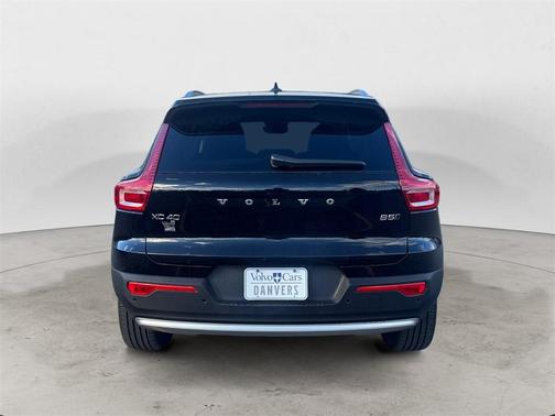 2025 Volvo XC40 B5 Plus Bright Theme