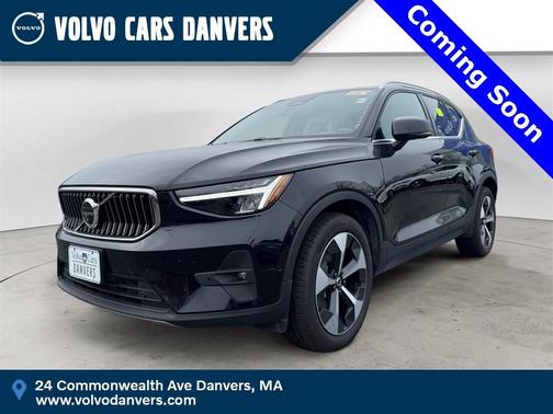 2025 Volvo XC40 B5 Plus Bright Theme