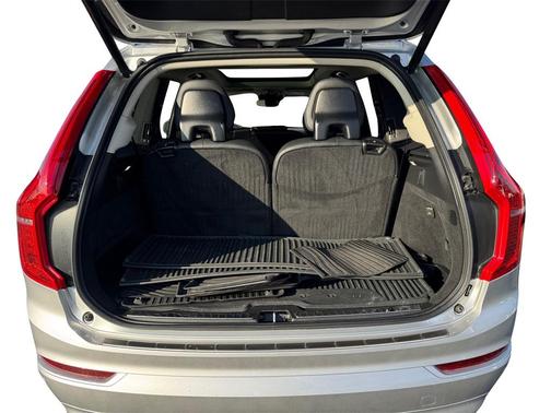 2022 Volvo XC90 T6 Momentum 7 Passenger