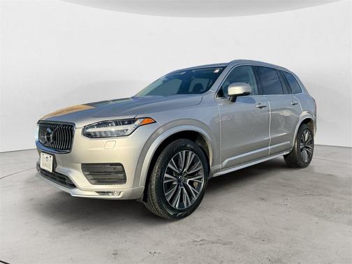 2022 Volvo XC90 T6 Momentum 7 Passenger