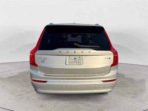 2022 Volvo XC90 T6 Momentum 7 Passenger