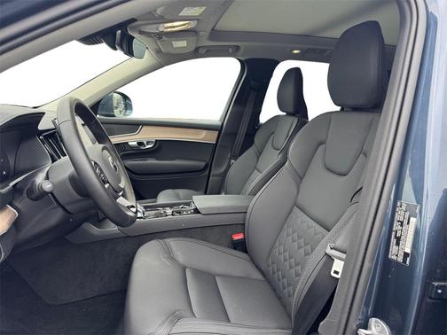 2025 Volvo XC90 B6 Plus 7-Seater