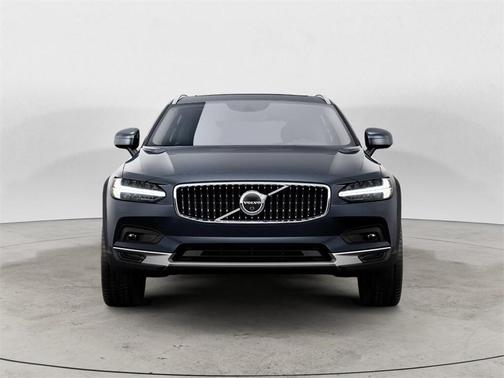 2025 Volvo V90 Cross Country B6 Plus