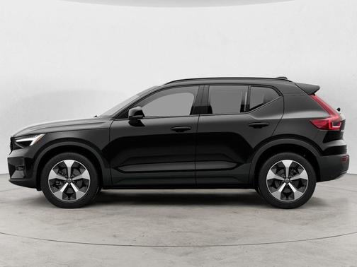 Onyx Black Metallic 2023 Volvo XC40 B5 Plus Dark Theme