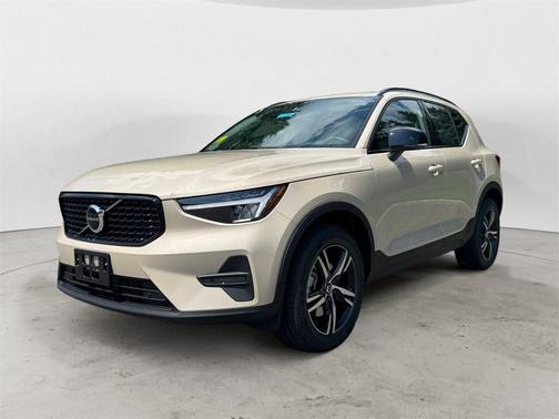 2026 Volvo XC40 B5 Core