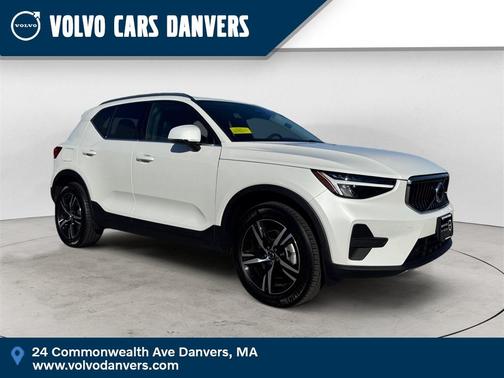 2025 Volvo XC40 B5 Core Bright Theme