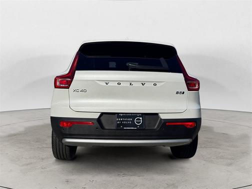 2025 Volvo XC40 B5 Core Bright Theme