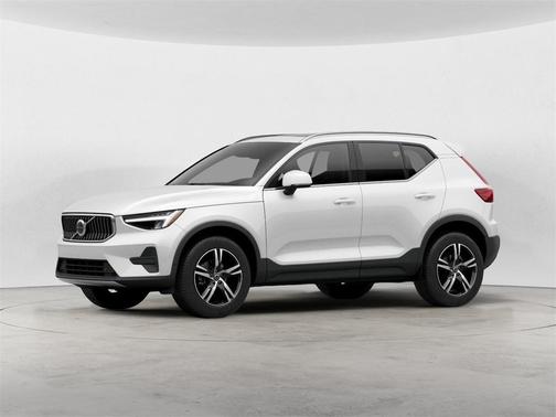 2025 Volvo XC40 B5 Core Bright Theme