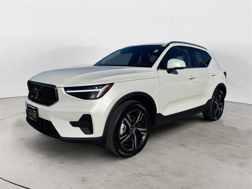 2025 Volvo XC40 B5 Core Bright Theme