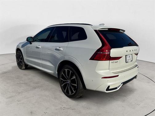 2023 Volvo XC60 B5 Plus Dark Theme