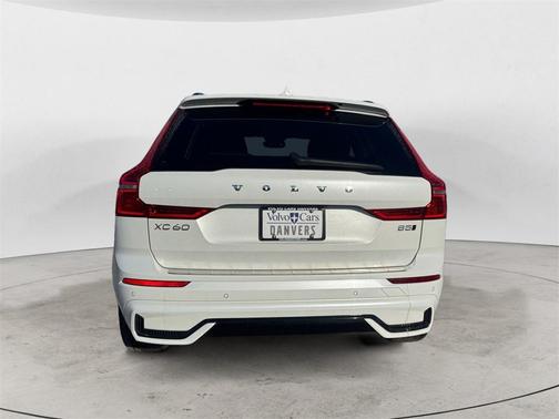 2023 Volvo XC60 B5 Plus Dark Theme