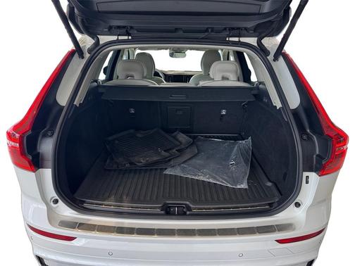 2023 Volvo XC60 B5 Plus Dark Theme